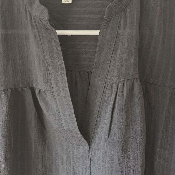 Rose +‎ Olive Blouse M Black Short Sleeves V Neck - Picture 4 of 7